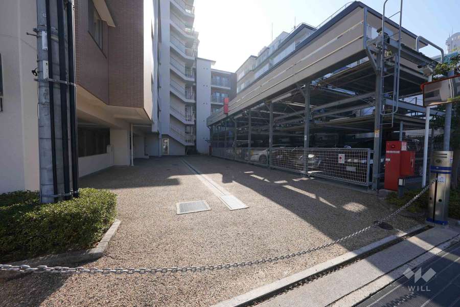 駐車場の出入口（リングシャッター付き）
