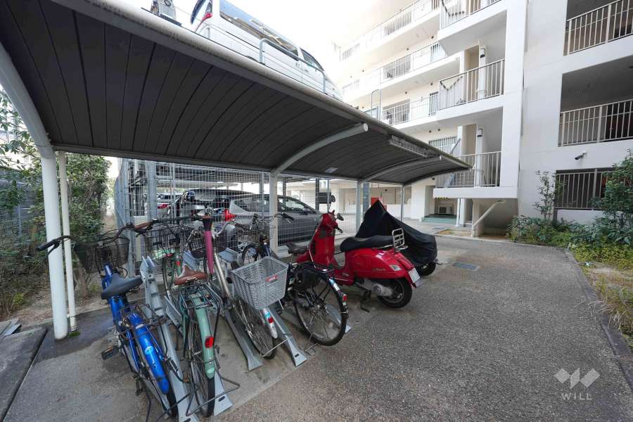 駐輪場とバイク置場