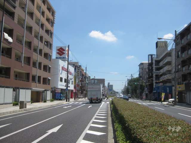 敷地の南側は国道2号線に面しています。