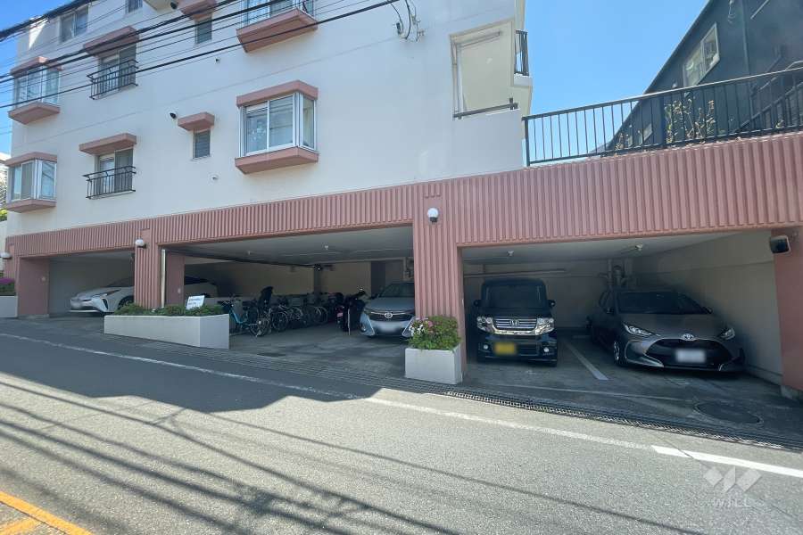 敷地内駐車場（屋内平面式）・駐輪場