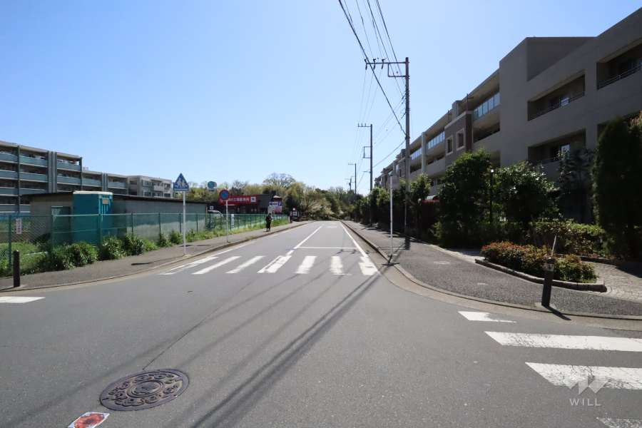 敷地北東側の前面道路