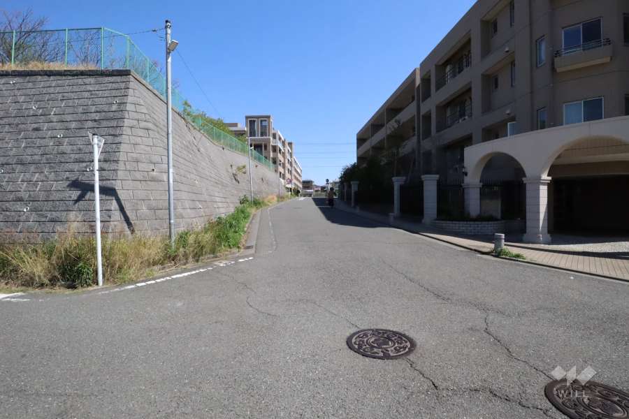 敷地北西側の前面道路