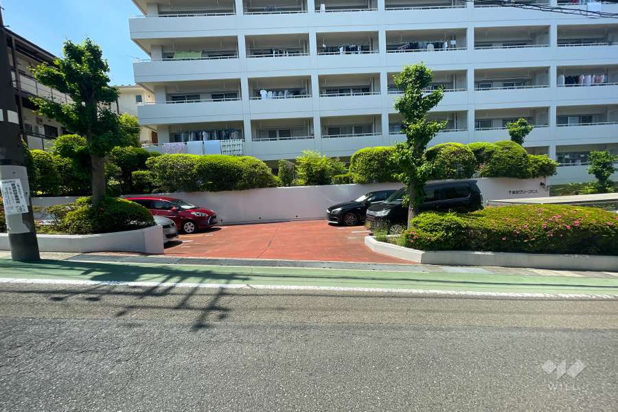 駐車場の出入り口