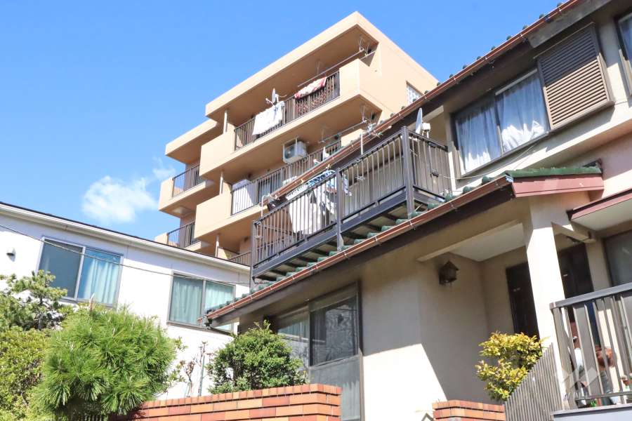 ライオンズマンション梶ヶ谷第５の外観(南東側から)