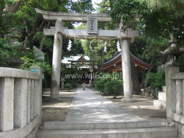 マンション東側には熊野神社があります。