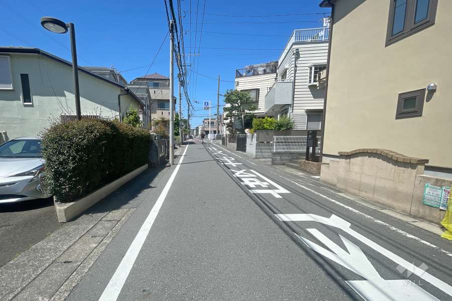 敷地東側の前面道路