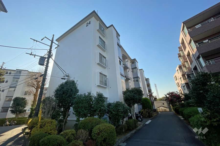 宮前平グリーンハイツ２４号棟の外観（北東側から）