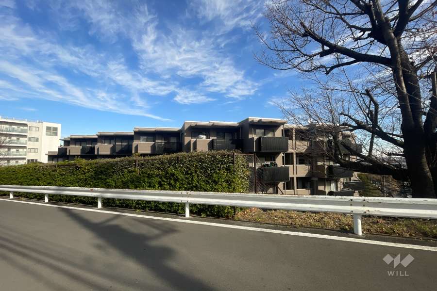 ヴィルヌーブ鷺沼1番館の外観（南西側から）　

