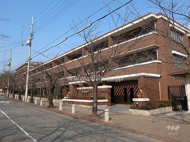 シティハウス上甲東園の外観（南東側から）