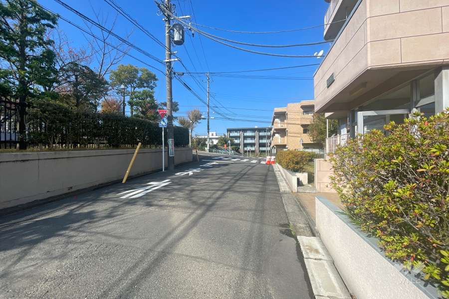 敷地南西側の前面道路　　