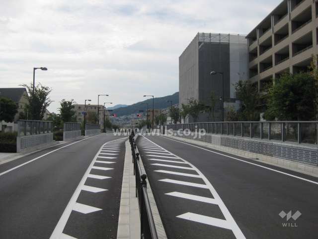 マンション南側には山手幹線が通っています。