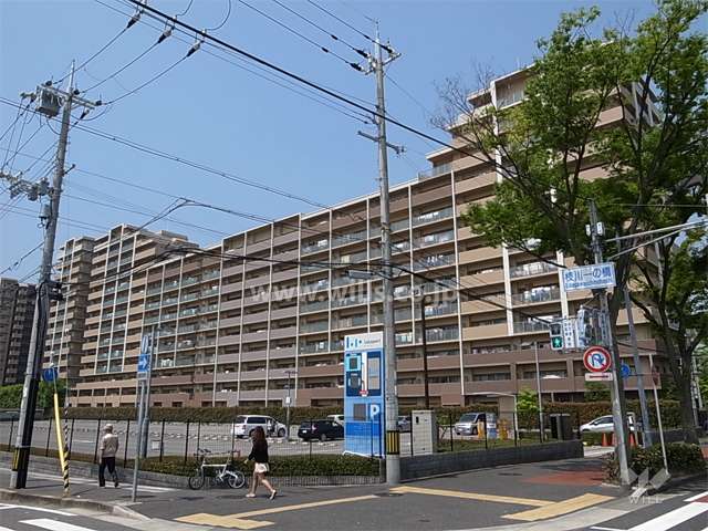 ロイヤルアーク甲子園フローレスの外観（北東側から）