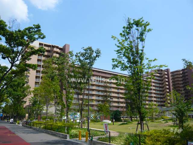 ロイヤルアーク甲子園フローレスの外観（北西側から）