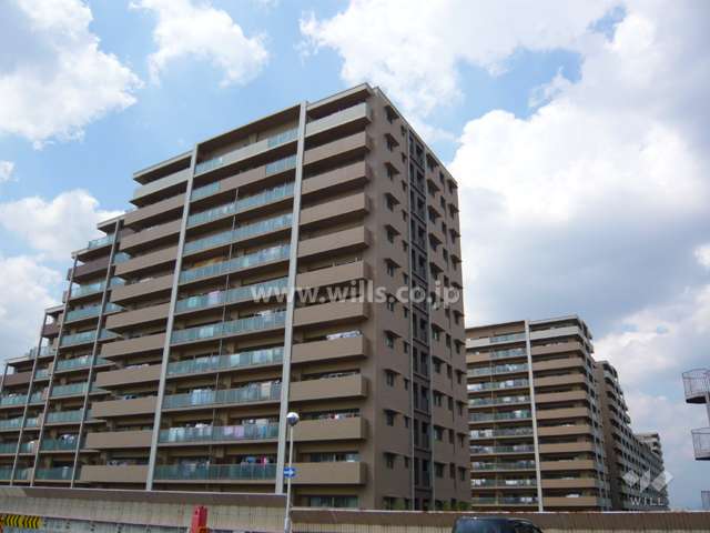 ロイヤルアーク甲子園フローレスの外観（南側から）