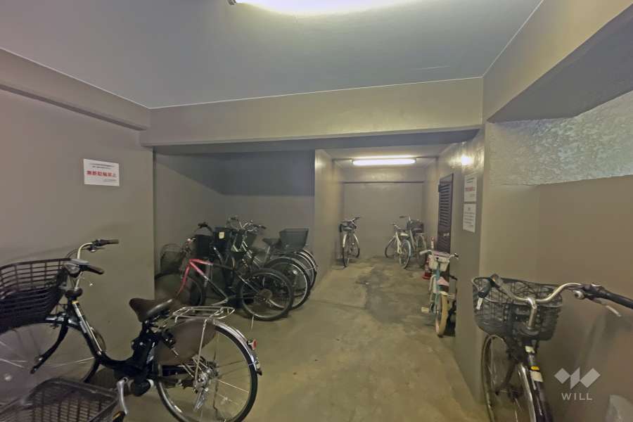 屋内に設けられた駐輪場