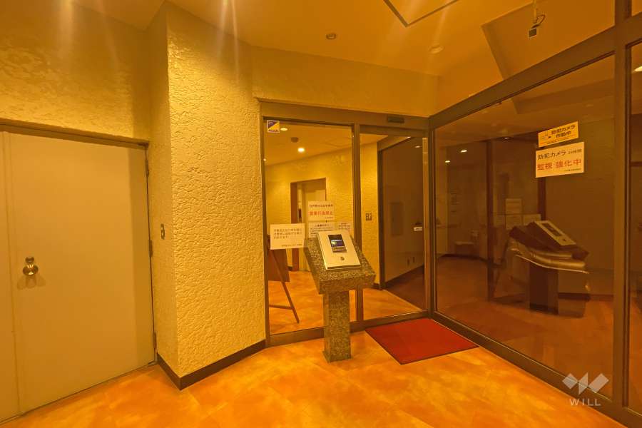 エントランスはオートロック付きです。
