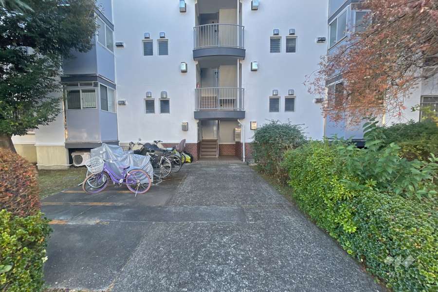 住戸入り口へのアプローチ