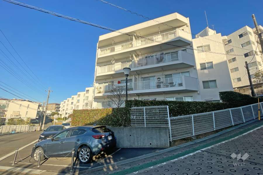 東急ドエル宮前平アネックスＢ棟の外観（南東側から）