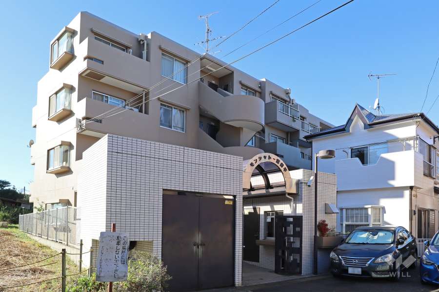 モンシャトー宮前平の外観（南東側から）