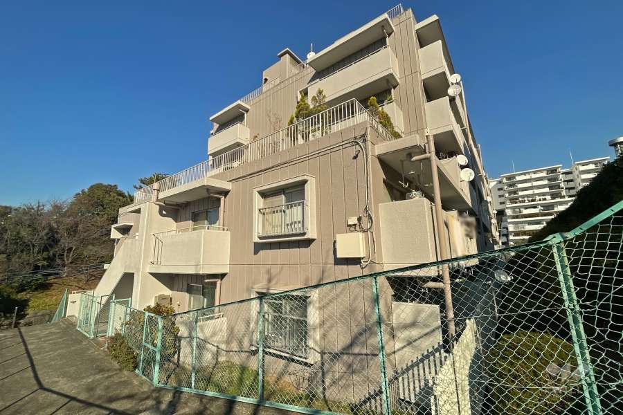 ライオンズマンション宮前平第2の外観（南西側から）