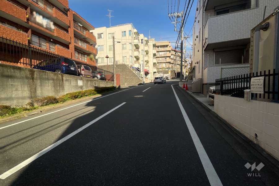 敷地東側の前面道路