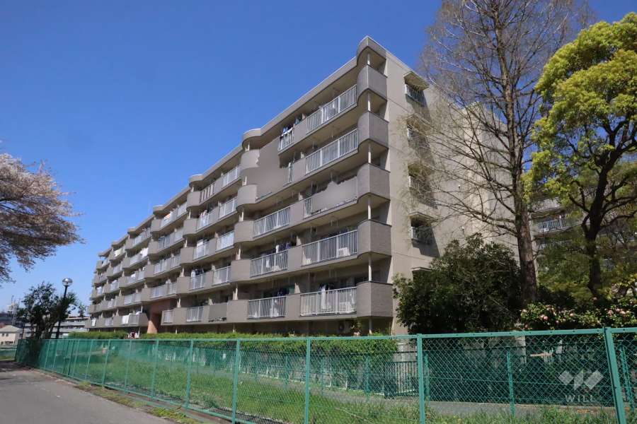 グリーンコーポ多摩プラザＡ棟の外観（南東側から）