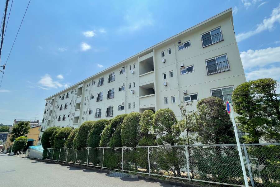 東急ドエル宮前平サニーヒルＡ棟の外観（北西側から）