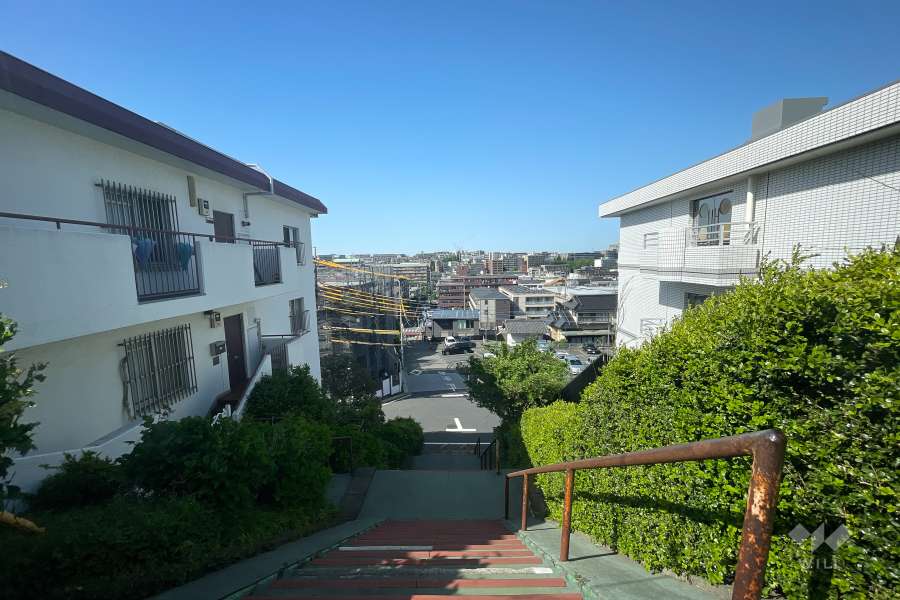 敷地の西側通路