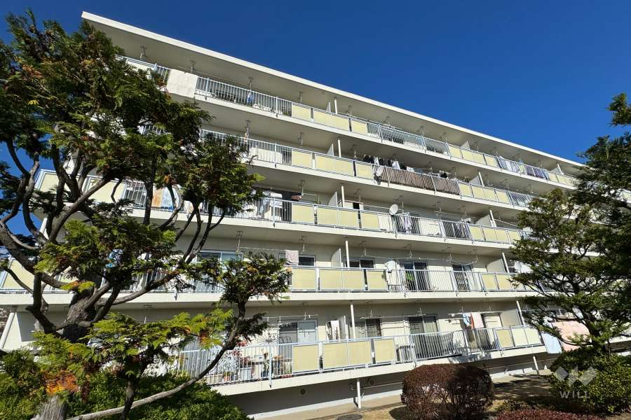 宮前平スカイヒルA棟の外観（南側から）