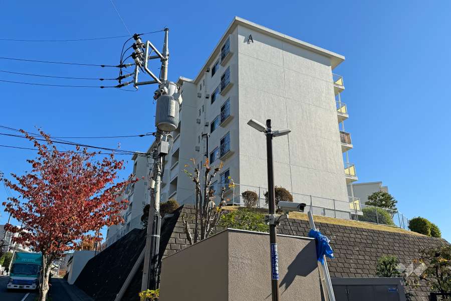 宮前平スカイヒルA棟の外観（西側から）