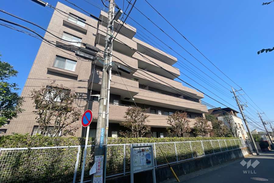 東急ドエルアルス鷺沼弐番館の外観（南西側から）