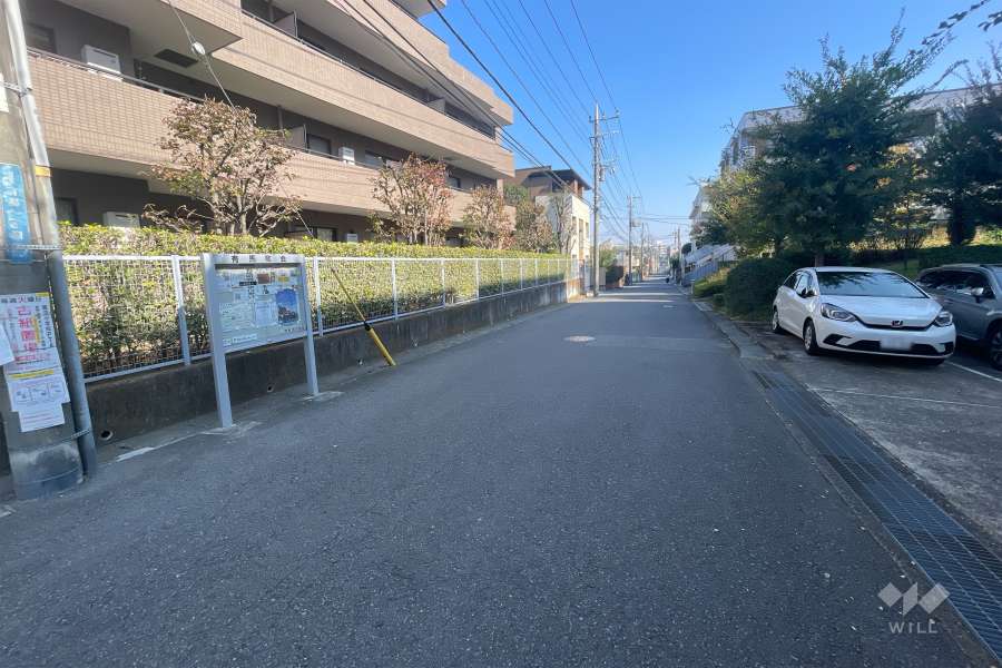 敷地南側の前面道路