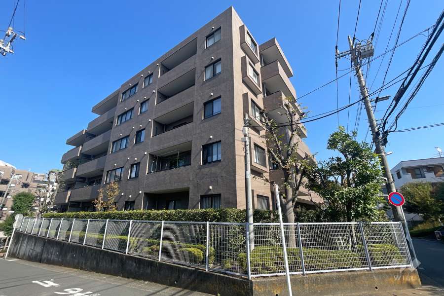 東急ドエルアルス鷺沼弐番館の外観（南西側から）