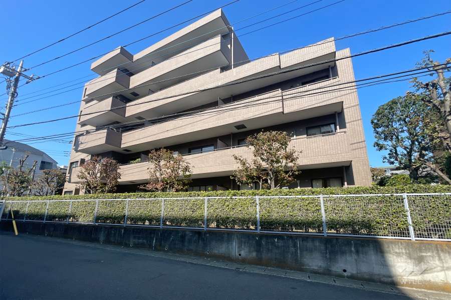 東急ドエルアルス鷺沼弐番館の外観（南東側から）　