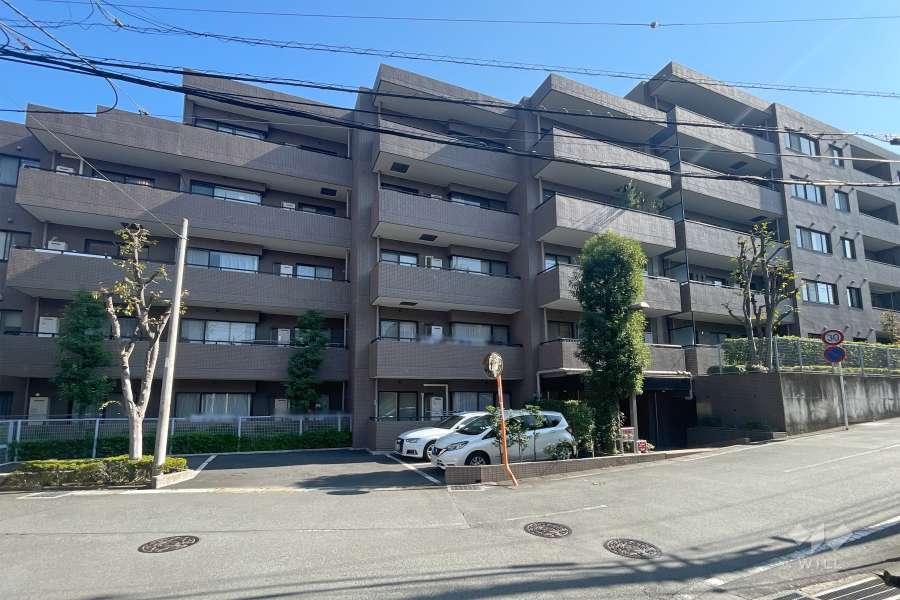 東急ドエルアルス鷺沼弐番館の外観（北西側から）　