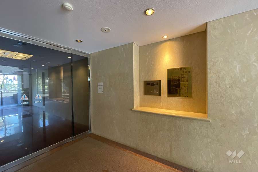 エントランスはオートロック付きです。