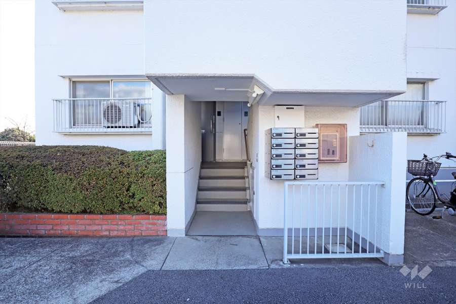 住戸入り口（共用ポスト）