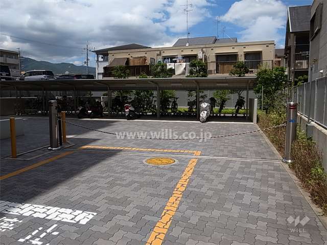 駐車場入口（ロボットゲート付き）