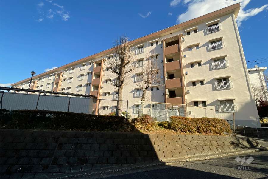 白幡台住宅４号棟の外観（南西側から）　　　