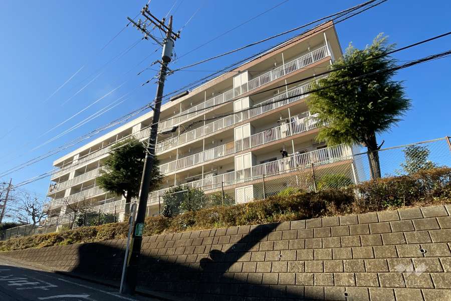 白幡台住宅１０号棟の外観（南東側から）