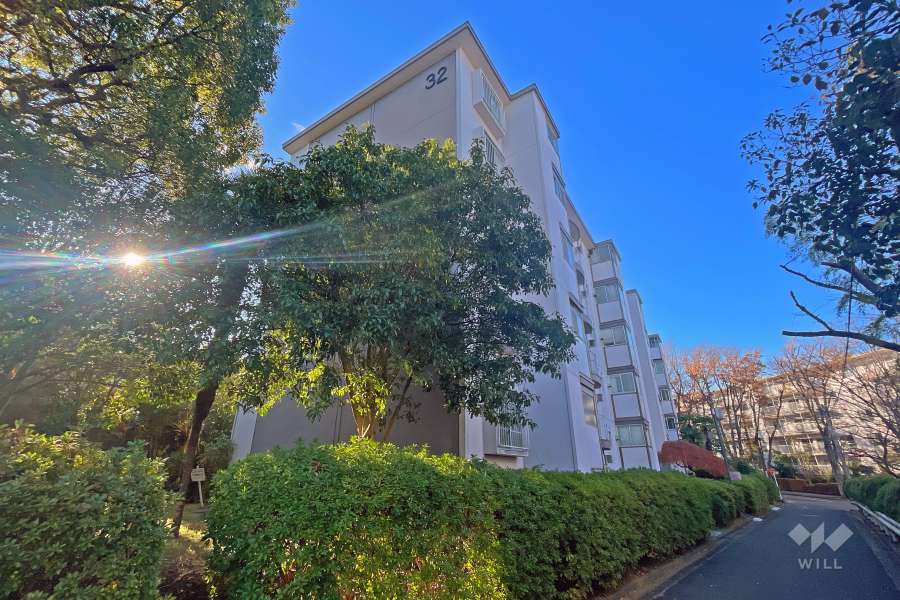 宮前平グリーンハイツ３２号棟の外観（南西側から）