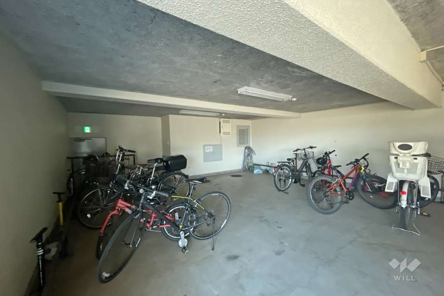 屋内に設けられた駐輪場