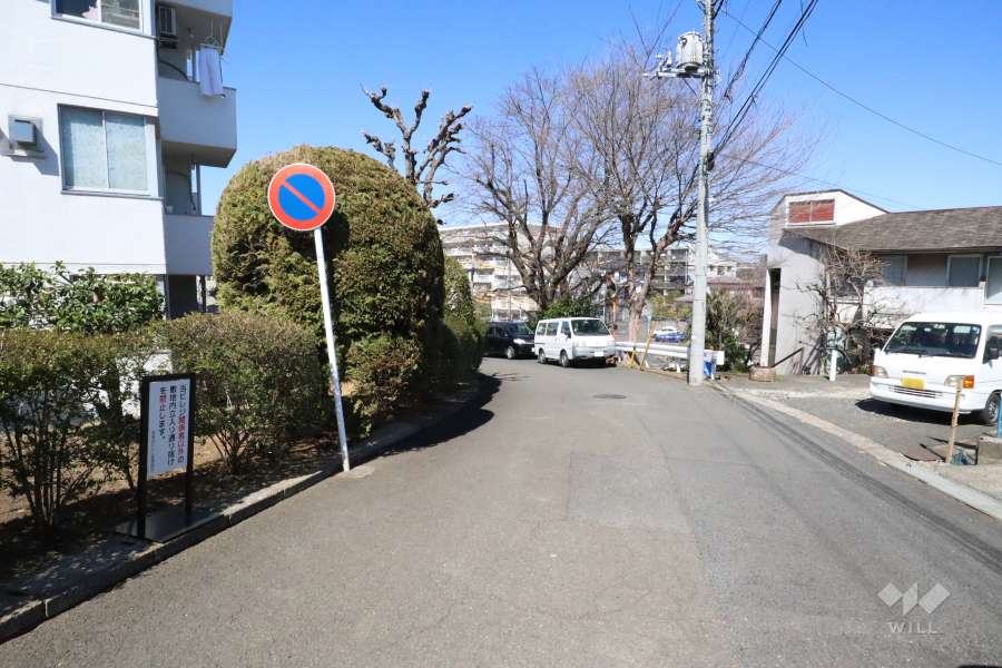 敷地東側の前面道路