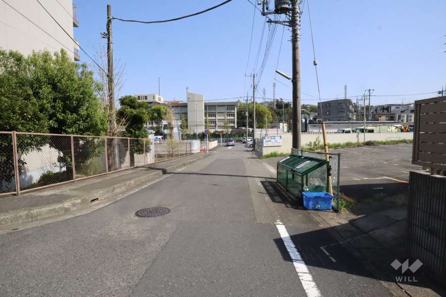 敷地南西側の前面道路