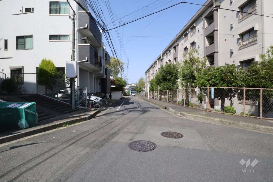 敷地北西側の前面道路