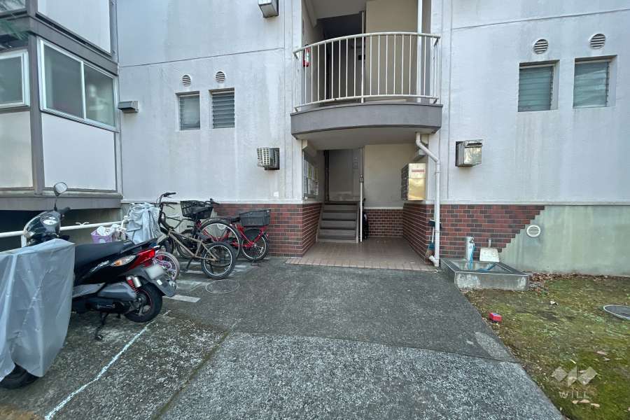 バイク置場と駐輪場