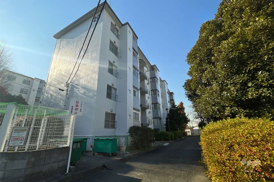 宮前平グリーンハイツ２０号棟の外観（東側から）