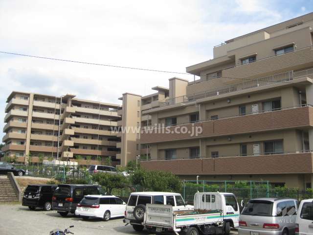 ジェイグラン甲子園口松並町の外観（西側から）