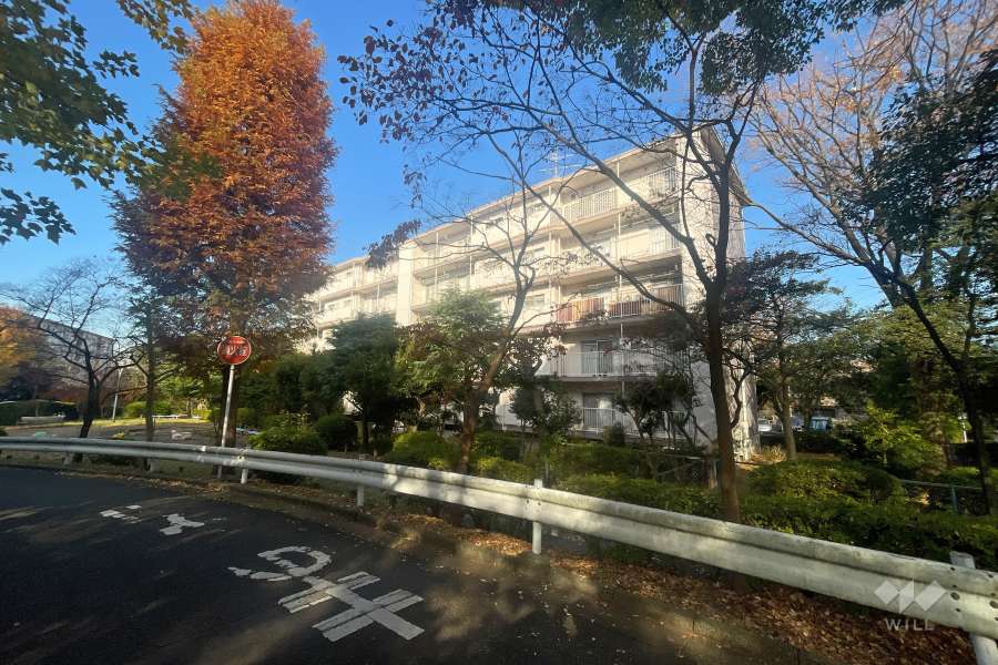 宮前平グリーンハイツ48号棟の外観（南東側から）