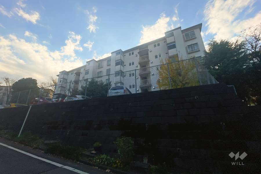 宮前平グリーンハイツ48号棟の外観（北西側から）